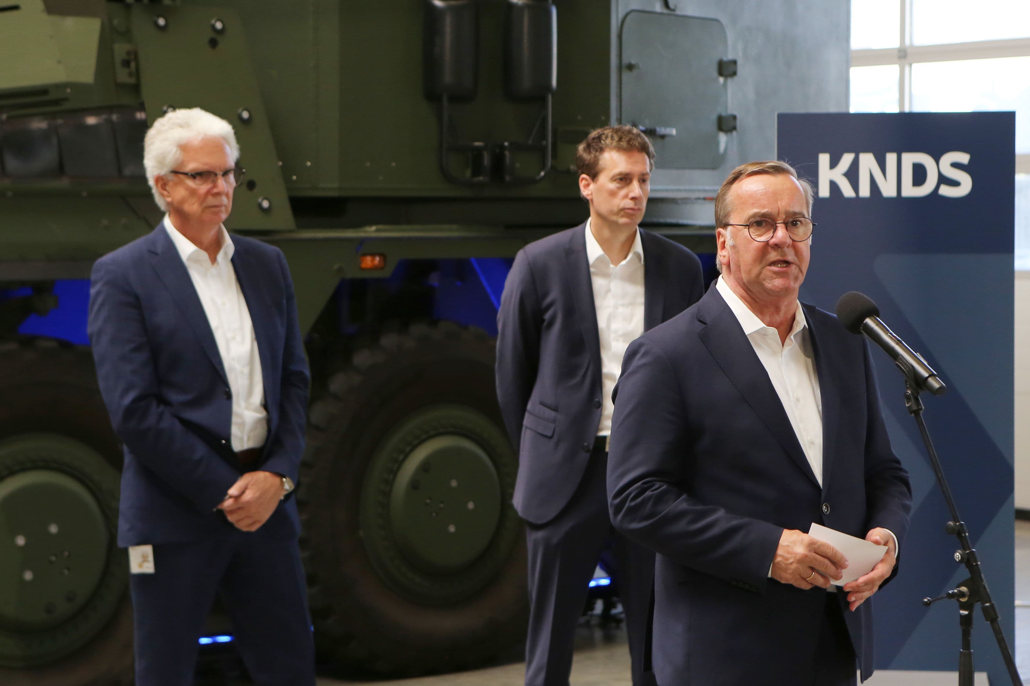 Verteidigungsminister Boris Pistorius in Kassel: KNDS informiert über technologische Produktinnovationen und Produktionshochlauf